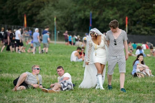 Ante la vista de decenas de curiosos, Vianca y Jack pasaron sus primeros momentos como marido y mujer