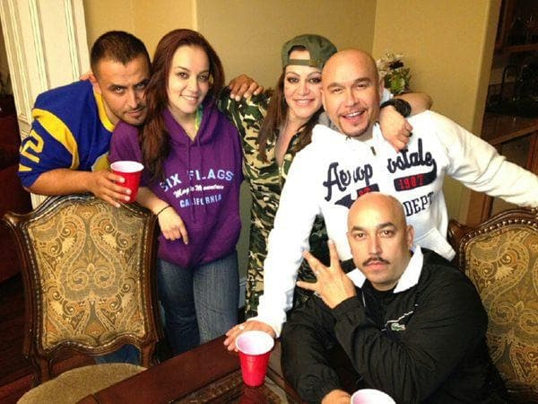 El cantante dirigió unas palabras para cada uno de sus hermanos y para Rosie le dijo que había hecho muy mal en autorizar un reality show sobre la vida de la cantante.