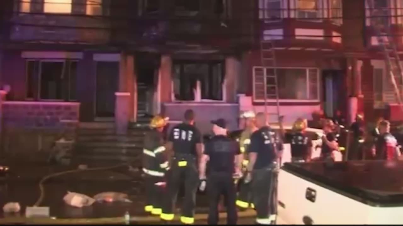 Dos niñas y un adulto resultan con heridas graves en un incendio al oeste de Filadelfia