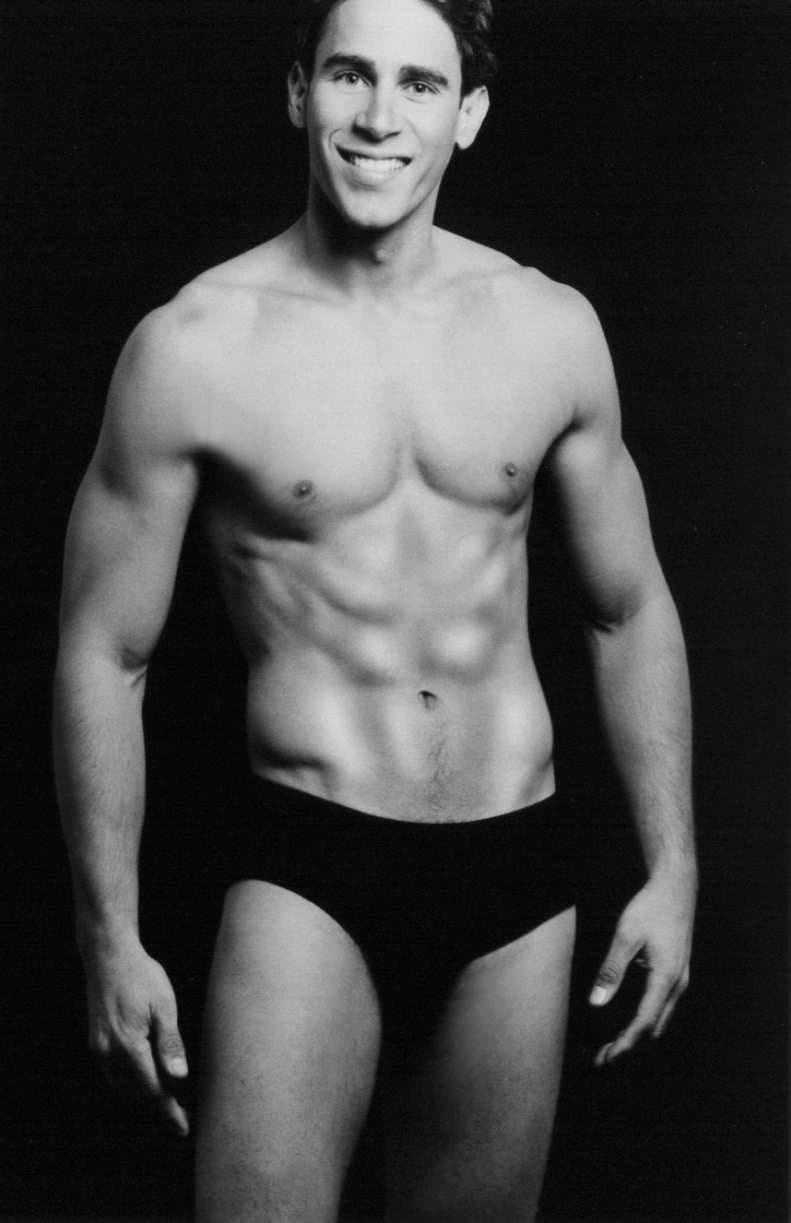 Desde muy joven era todo un galán, pero no ha cambiado nada, ¡está igualito!