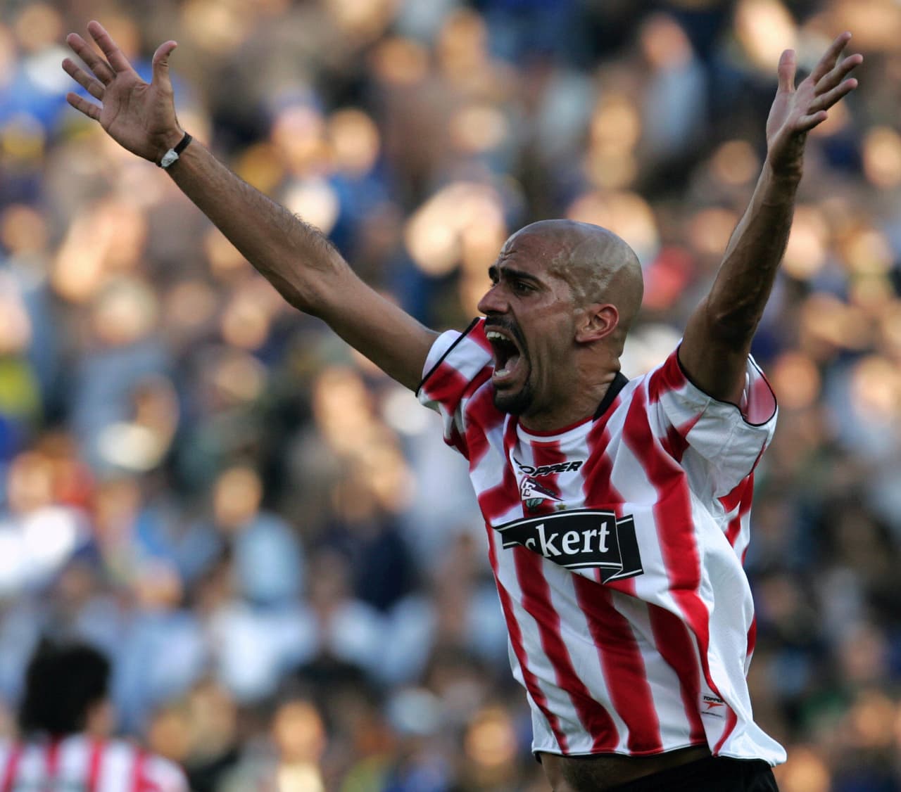 Hoy Verón es dirigente de Estudiantes y su gestión es polémica.