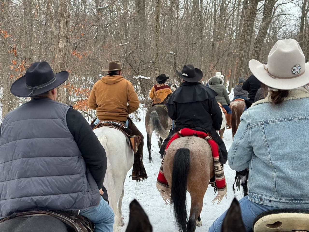 Este año, las celebraciones llevan por lema 
<b><a href="https://www.univision.com/local/chicago-wgbo/mensaje-del-rector-del-santuario-guadalupano-ante-el-temor-migratorio-en-des-plaines-fotos" target="_blank">“Peregrina por aquellos que no pueden hacerlo”</a></b>, un mensaje dirigido especialmente a la comunidad migrante que enfrenta momentos difíciles bajo el actual gobierno.
<br>
<br>“Vamos con esa devoción a dar gracias por un año más de vida y a pedir ahora por los inmigrantes”, agregó Ayala.