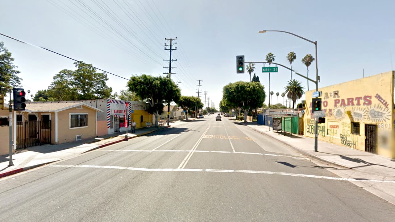 <b>13. Florence-Graham, California. </b>Población: 63,390. Valor promedio de las casas: 267,800 dólares. Tasa de pobreza: 31.5%. Residentes con estudios universitarios: 4.4%. El hogar típico en Florence-Graham gana solo 34,738 dólares al año, casi la mitad de del promedio del estado. Los bienes y servicios en esa ciudad son aproximadamente un 37% más caros que el promedio nacional.