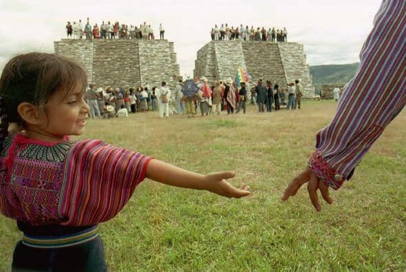 El maestro se quejó de que "no me dejan en paz; me buscan reporteros y todo tipo de personas para consultarme acerca de lo que sucederá este 21 de diciembre".