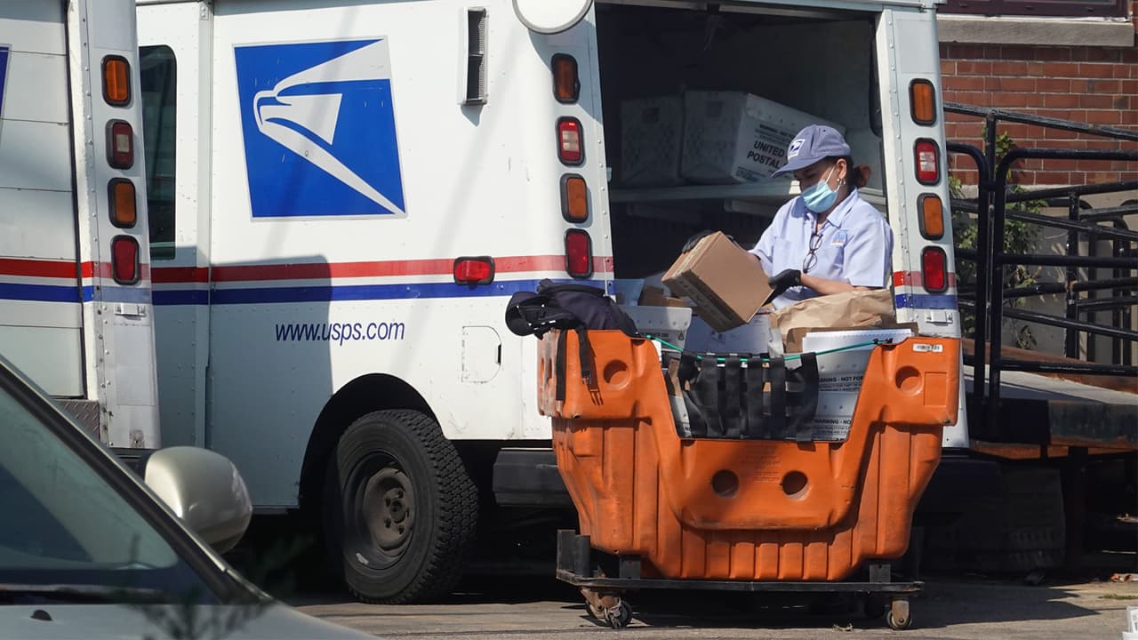 Tres empleados del Servicio Postal son acusados de robo millonario en Nueva York