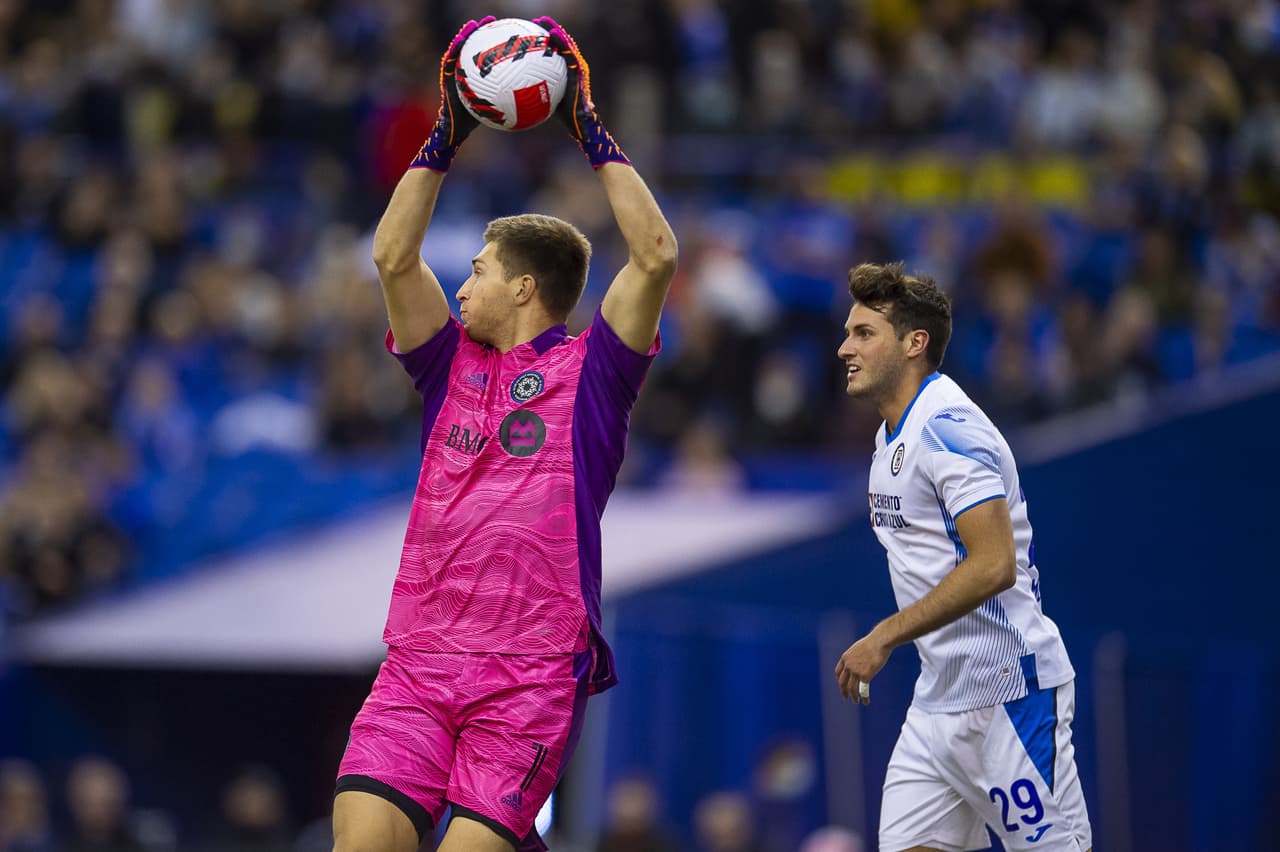 Cruz Azul igualó 1-1 en su visita a Montreal y avanzó a las Semifinales gracias al marcador global; Uriel Antuna adelantó a La Máquina antes de que Rudy Camacho emparejara las acciones.