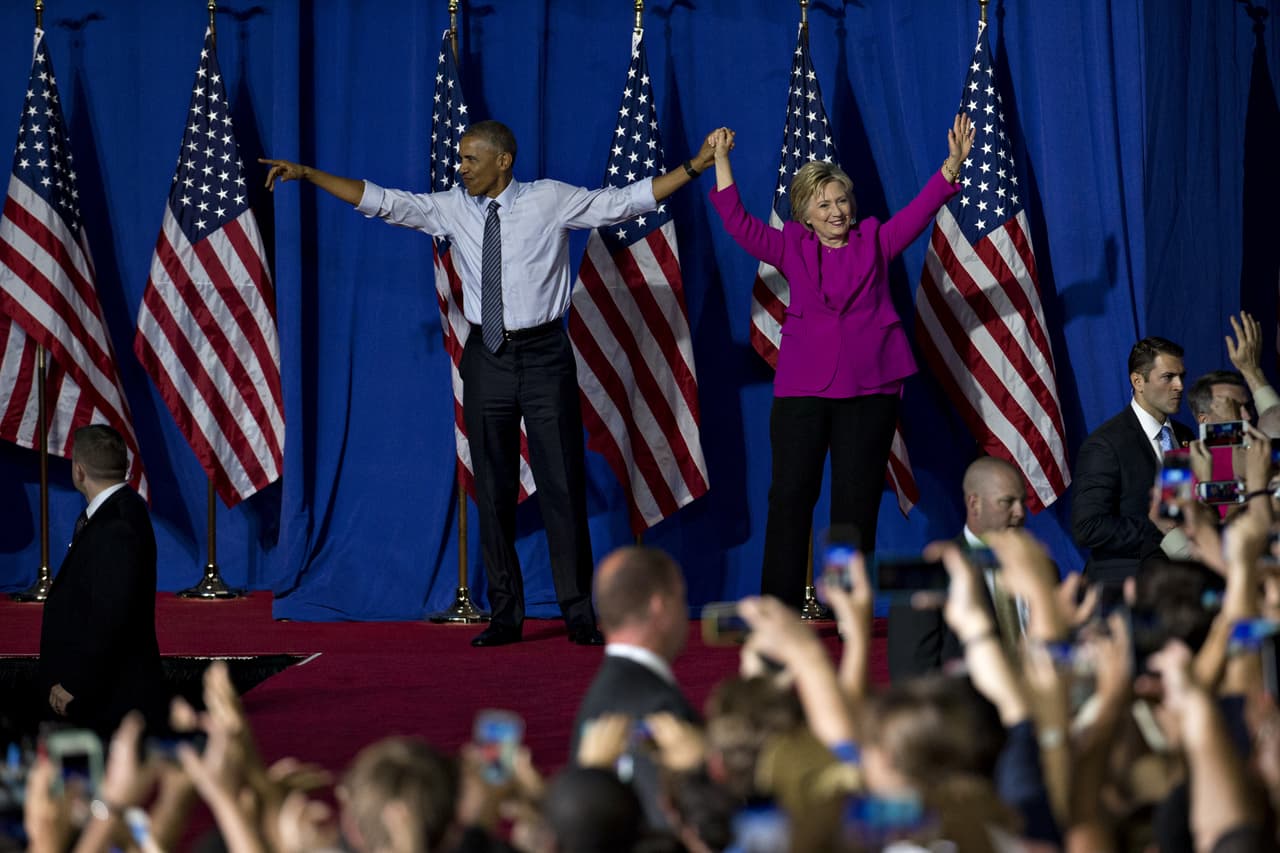 Insistió en que seguirán pidiendo porque el virtual nominado republicano Donald Trump haga pública su declaración impositiva.