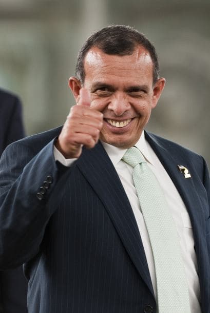 El tercer puesto se lo lleva Porfirio Lobo. El gobernante de Honduras recibió un 56% de respaldo de sus compatriotas. En el ámbito profesional se ha destacado como político, profesor universitario, administrador de empresas, agricultor y ganadero.