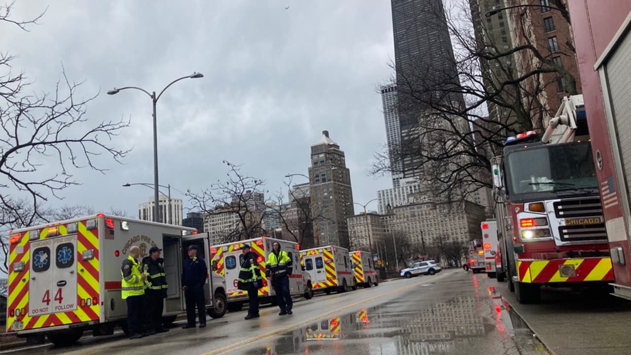 Confirman muerte del bombero de Chicago herido en incendio de Lake Shore Drive