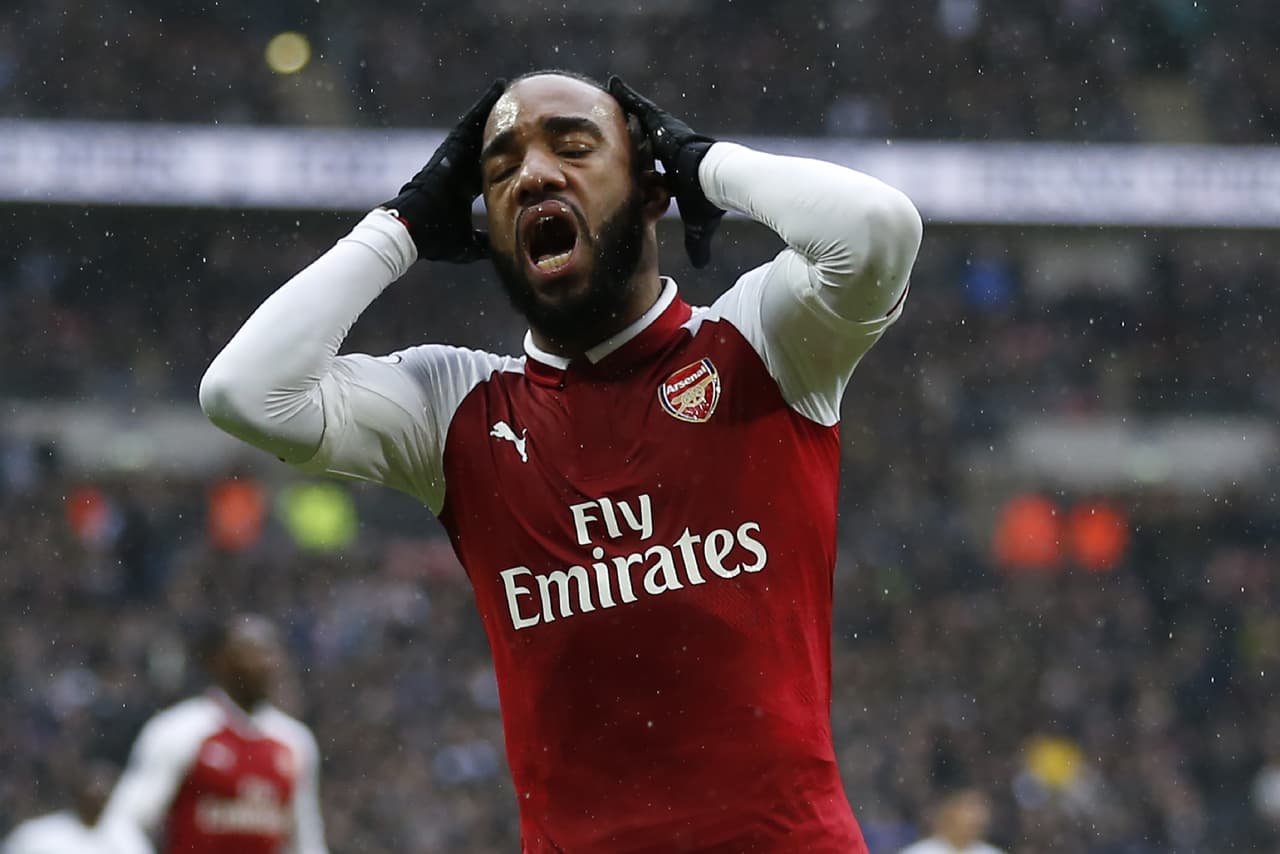 Otro francés que tiene pensando a Deschamps es 
<b>Alexandre Lacazette, </b>que lleva varios días días de baja en el Arsenal por una lesión.