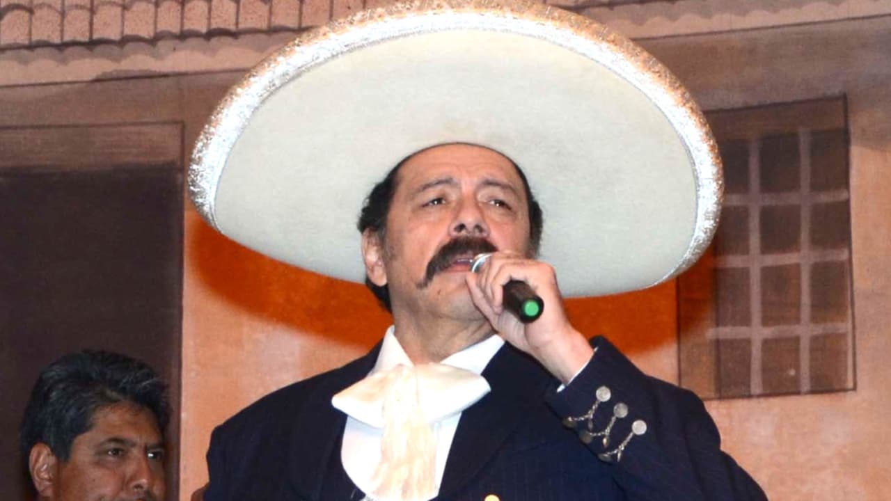 Reportan muerte del cantante mexicano Alberto Ángel 'El Cuervo' a los 73 años: tenía cáncer