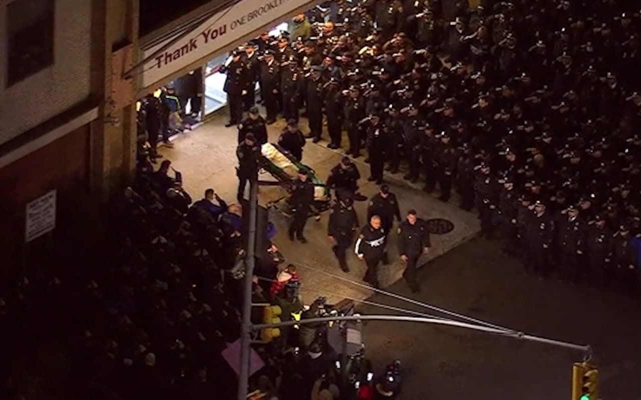 Se realizó ceremonia religiosa de cuerpo presente de Adeed Fayaz en el centro Musulmán Makki Masjid. El alcalde y otros líderes estuvieron presentes.