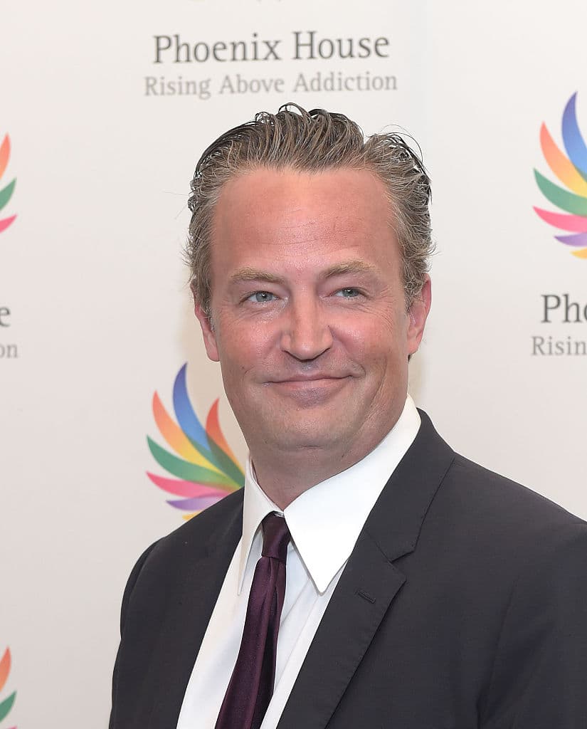 En 2017 el actor 
<b>Matthew Perry</b> confesó que golpeó a 
<b>Justin Trudeau</b>, actual primer ministro de Canadá, en su época de estudiante.
<br>