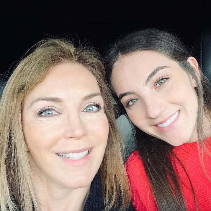 En una nueva entrevista que la también cantante concedió al show mexicano 'Confesiones', recordó cómo fue el tormentoso matrimonio que tuvo con Fachelli y la lección que le dejó esa vivencia y que hoy transmite a 
<b><a href="https://www.univision.com/famosos/laura-flores-revela-que-tuvo-que-huir-de-mexico-por-amenazas-del-cartel-de-los-zetas-fotos" target="_blank">su hija mayor, María, de 22 años. </a></b>
<br>