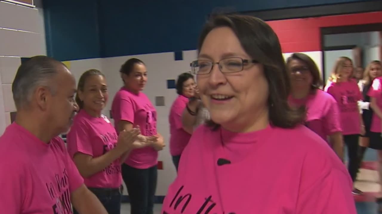 Profesora supera el cáncer de mama y da un ejemplo de vida a sus estudiantes