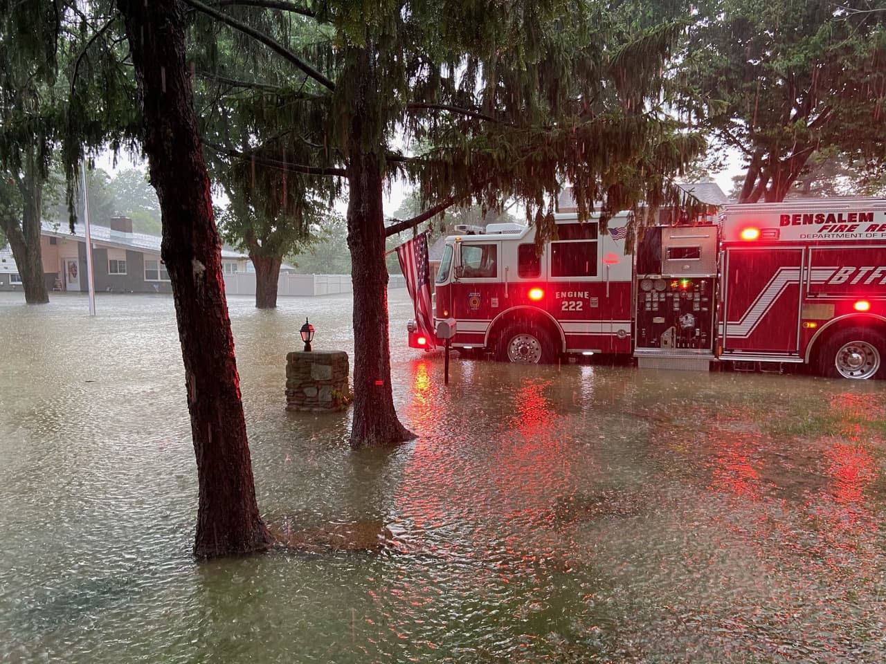 Finalmente cayó al sur del área, pero para entonces el daño ya estaba hecho. Cayeron de diez a veinte centímetros en una amplia zona de la región.