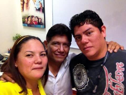 Él era Juan, se llamaba igual que su padre, murió a los 30 años de un paro cardiaco fulminante cuando iba en una ambulancia camino al hospital.