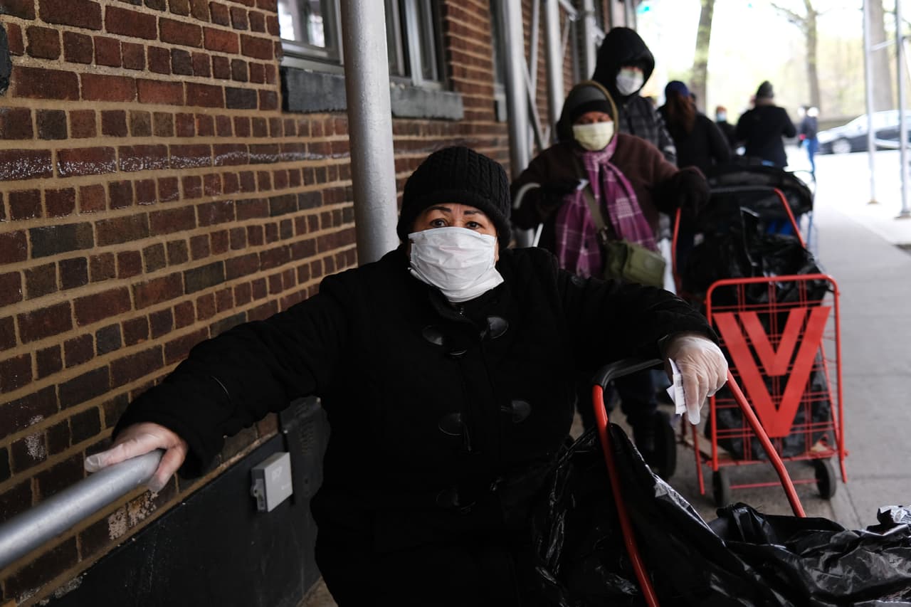 "Lo que nos puedan dar para seguir sobreviviendo": inmigrantes en Nueva York viven de la caridad debido al coronavirus