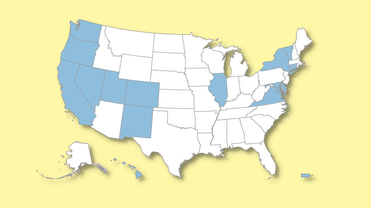 Estos mapas te muestran qué estados permiten que los indocumentados obtengan licencias de conducir y otros beneficios