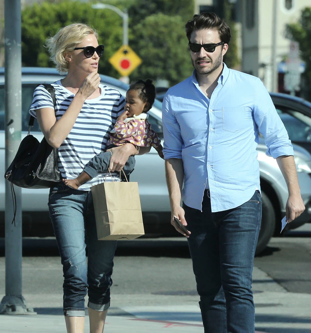 La actriz sale a comer con un "amiguito".