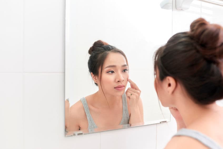 Si tienes la piel grasa o mixta, puedes utilizar este ingrediente sin ningún problema. Puedes encontrarlo en infinidad de productos cosméticos especializados en la limpieza y exfoliación de la piel, como geles, jabones, lociones y cremas.