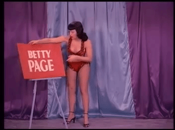 Betty Page fue una de las modelos que ayudó a popularizar el bikini en los años 50.