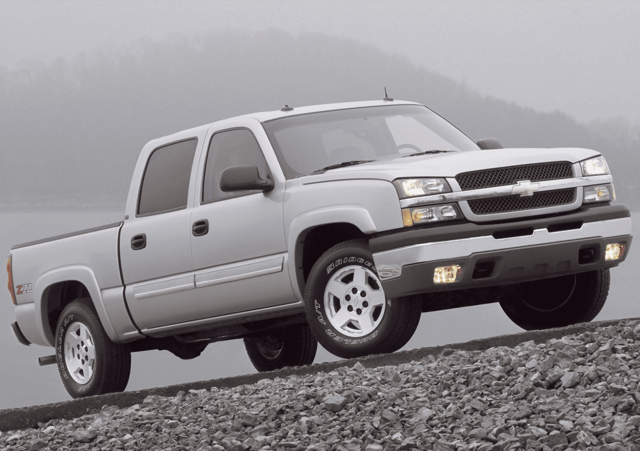 4. Chevrolet Silverado 2004. La segunda generación de la Chevrolet Silverado fue en su momento el segundo vehículo más vendido en Estados Unidos y al parecer sigue siendo muy popular entre los amigos de los ajeno. Competente y sobre todo recia estas camionetas son normalmente reverenciadas por sus dueños y al parecer también por los ladrones quienes en 2015 robaron un total de 27,771 Silverados 2004.