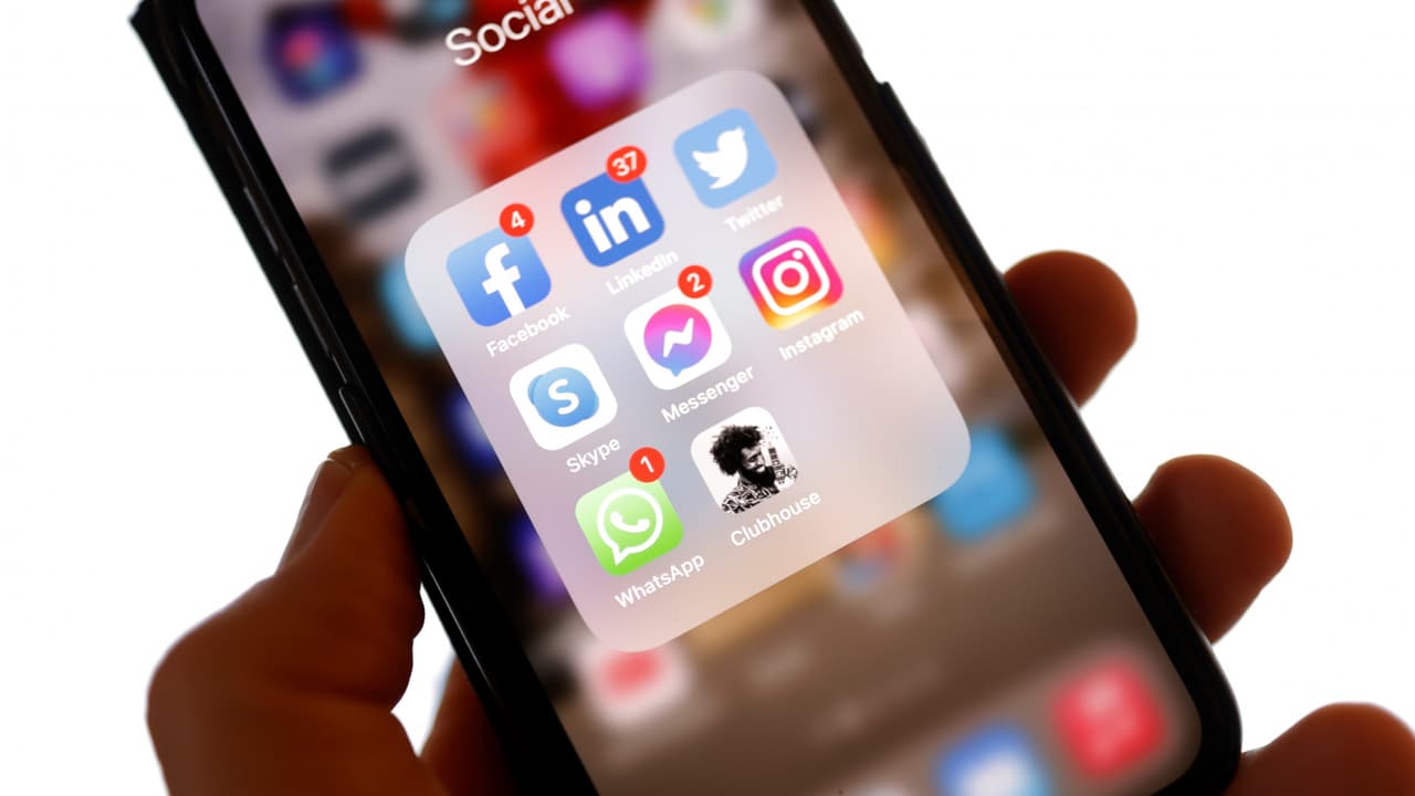 Desconfían, pero siguen usándolas: estudio revela que las redes sociales más reconocidas pierden credibilidad en EEUU