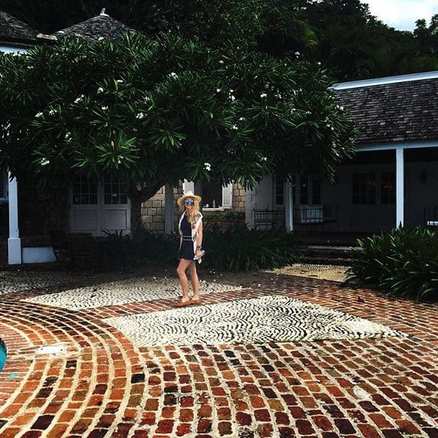 La 'Chica Dorada' luce espectacular a unas semanas de haber dado a luz a su segundo hijo.