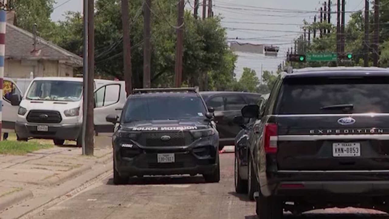 Manifestación en Dallas exige claridad por muerte de mexicano baleado por ICE en Houston