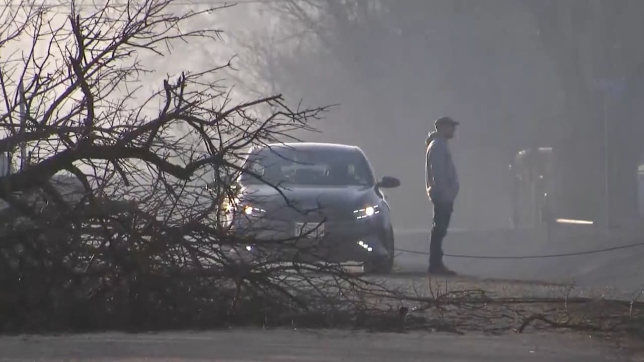 “La ciudad está irreconocible”, dicen habitantes de Carbon tras sobrevivir a los fuertes incendios