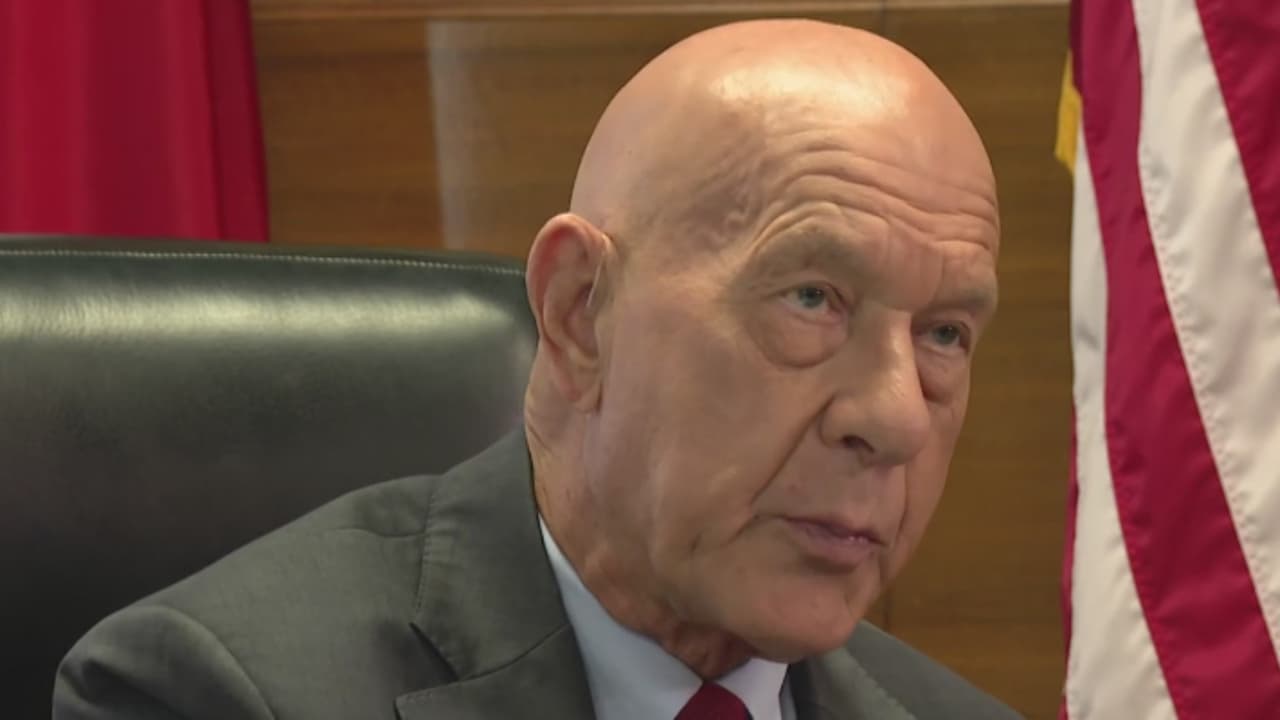 Alcalde de Houston pide moratoria en los procedimientos de ICE y que agentes usen cámaras corporales