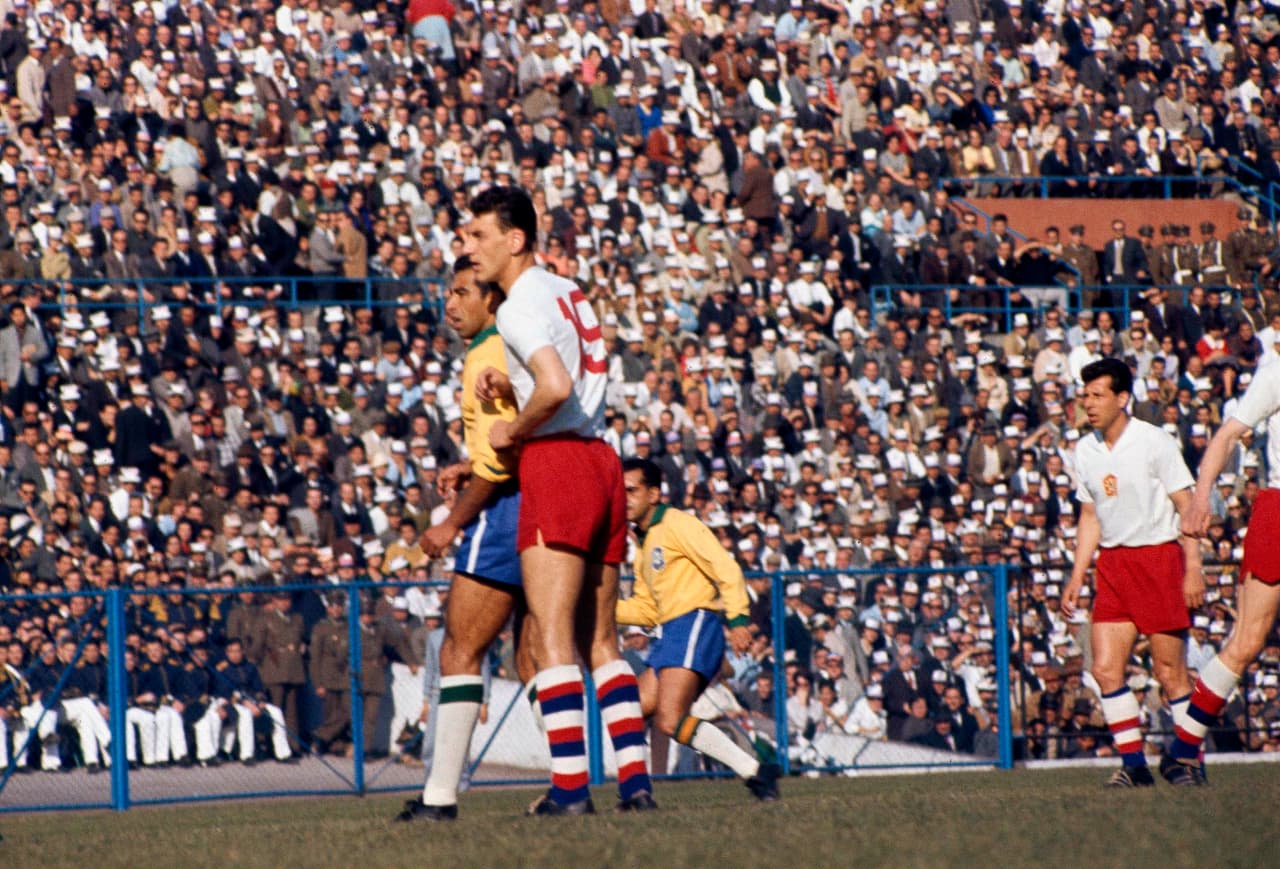Máximo goleador en un partido – El récord pertenece a un jugador francés, Stephan Stannis, que jugaba para el Racing Club de Lens.