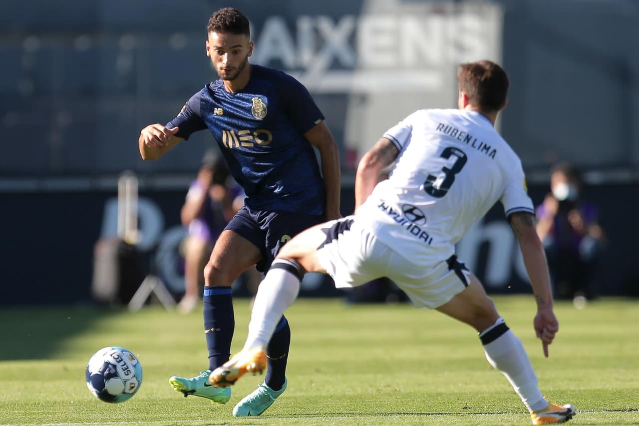 Porto se lleva la victoria ante el Famalicao 2-1 durante la segunda Jornada de la Primeira Liga. Toni Martínez le dio la victoria a los 'Dragones Azules', pues anotó dos goles contra uno de Riccieli Eduardo da Silva Junior. 'Tecatito' Corona no tuvo participación en el encuentro.