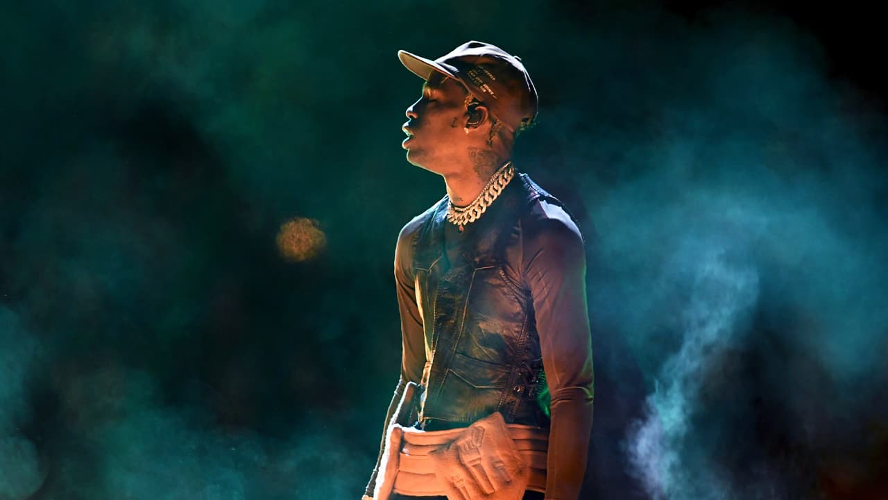 <b><a href="https://www.tmz.com/2021/12/06/travis-scott-request-astroworld-festival-suit-dismissed/" target="_blank">De acuerdo con información obtenida por TMZ</a></b>, Travis Scott argumentó que no cree que deba estar atado a un litigio relacionado con lo que sucedió 
<b><a href="https://www.univision.com/local/houston-kxln/terapias-astroworld-travis-scott-houston-victimas" target="_blank">en su festival musical Astroworld</a></b>.