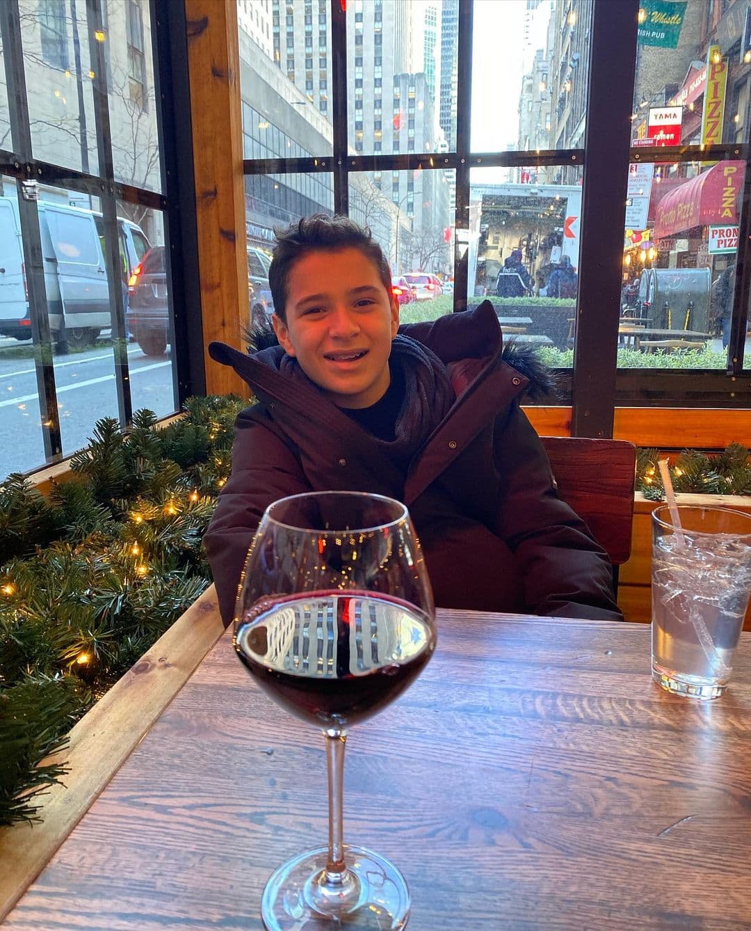 En la charla con 'De primera mano', Ramos declaró que ella y su hijo no están de acuerdo en que su padre esté manejando una 
<b>cuenta de Instagram con la imagen de Ángel Gabriel</b>, la cual hasta el momento cuenta con 11 mil seguidores.