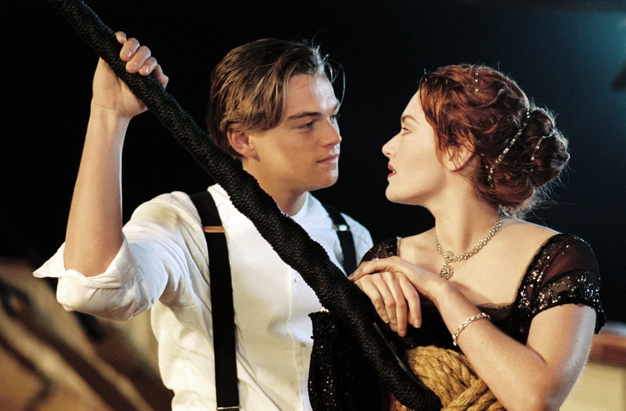 <b>‘Titanic’</b>
<br>Sólo los verdaderos fans notaron este error en ‘Titanic’. En una de las escenas, Jack le cuenta a Rose que él solía pescar en el Lago Wissota con su padre. No obstante, el lago Wissota se formó en 1917, mientras que el hundimiento del trasatlántico ocurrió en 1912.