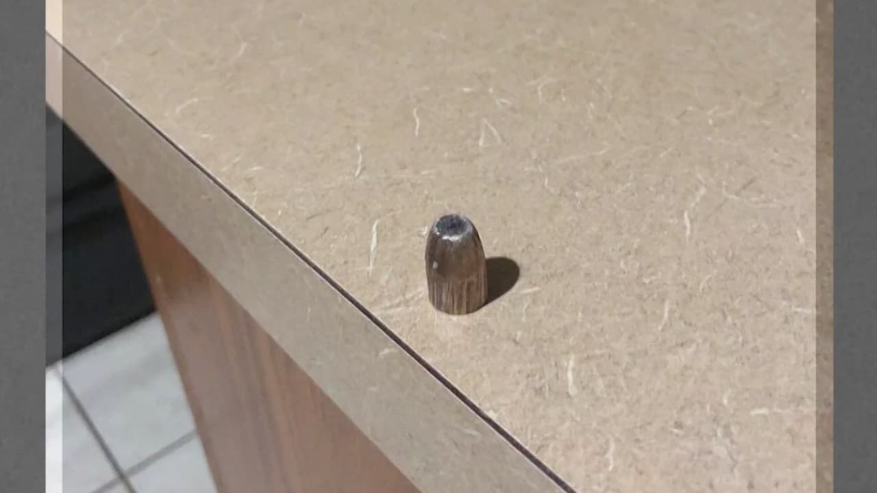 Mujer de Austin asegura bala perdida atravesó su techo en Año Nuevo
