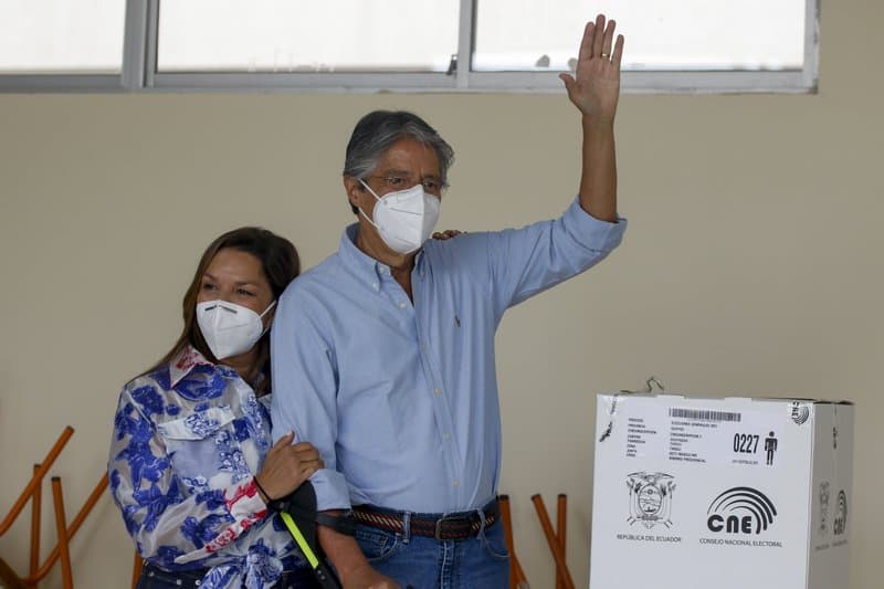 Ecuador se inclina por el banquero conservador Guillermo Lasso en la votación presidencial
