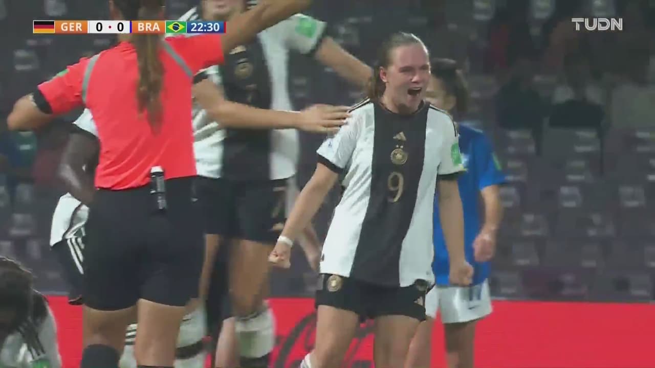 ¡Alemania pega primero! Steiner saca derechazo y de túnel marca el 1-0