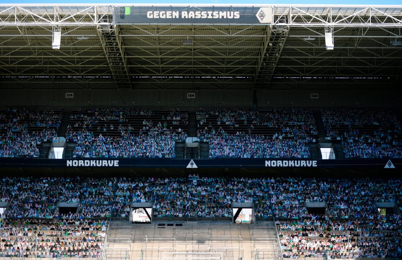 Así lució el Borussia Park en la Bundesliga. Los hinchas pueden enviar su foto y poco menos de 20 euros para ‘asistir’ al estadio. Lo recaudado se utilizará para apoyar a personas afectadas por el COVID-19.