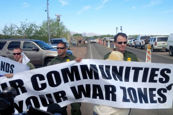 Activistas y residentes fronterizos piden eliminar restricción para vigilar a la Patrulla Fronteriza en los retenes