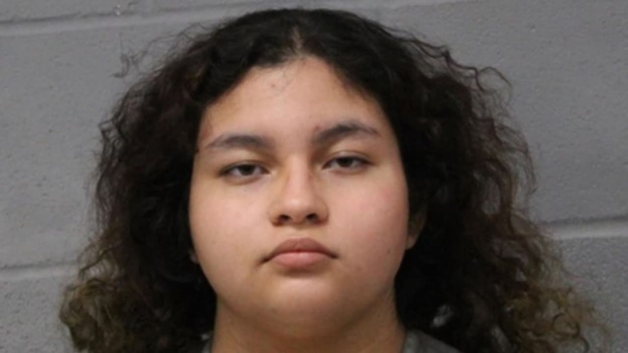 Detienen a sospechosa de hacer amenazas a una escuela primaria de Texas