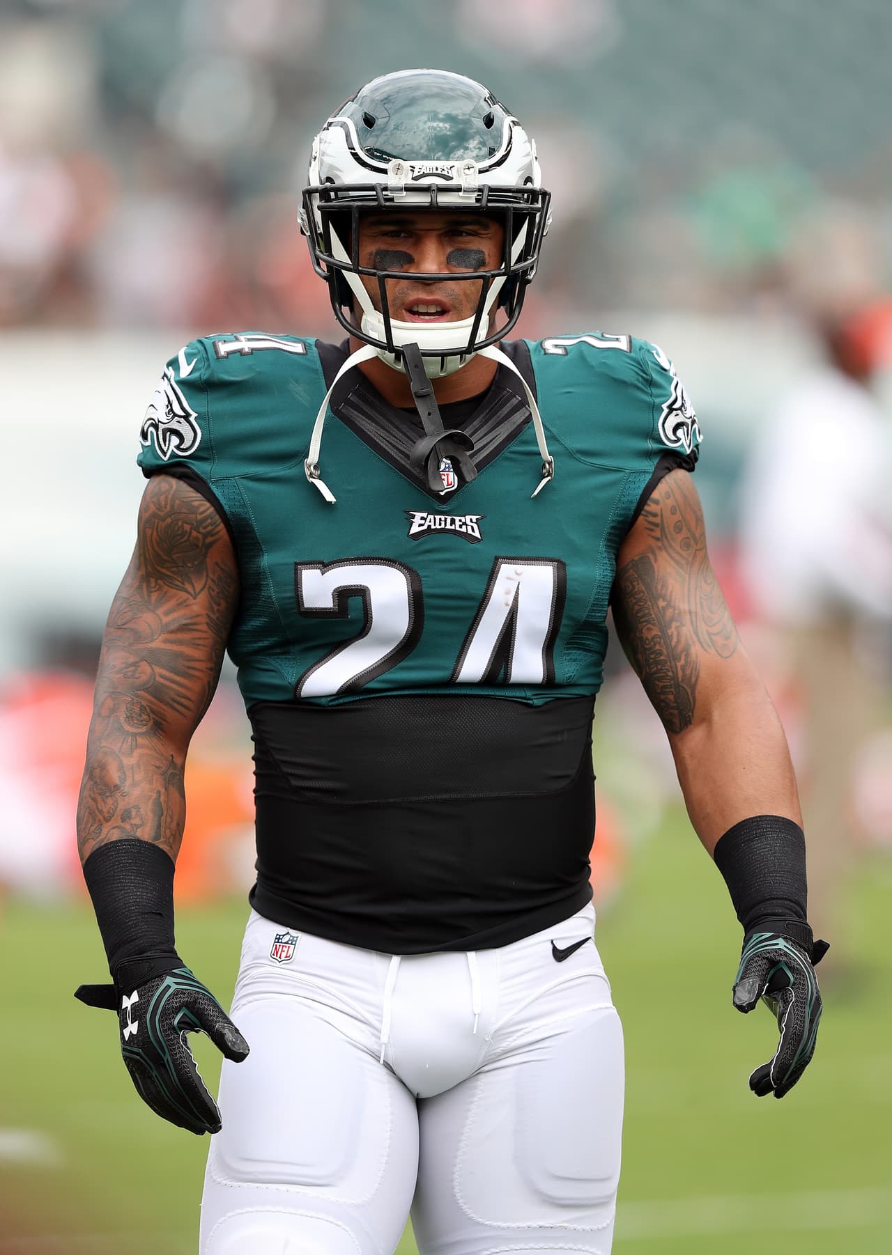 Philadelphia Eagles running back Ryan Mathews (24) looks on before the 2016 NFL week 1 regular season football game against the Cleveland Browns on Sunday, Sept. 11, 2016 in Philadelphia. The Eagles won the game 29-10. (Paul Spinelli via AP)