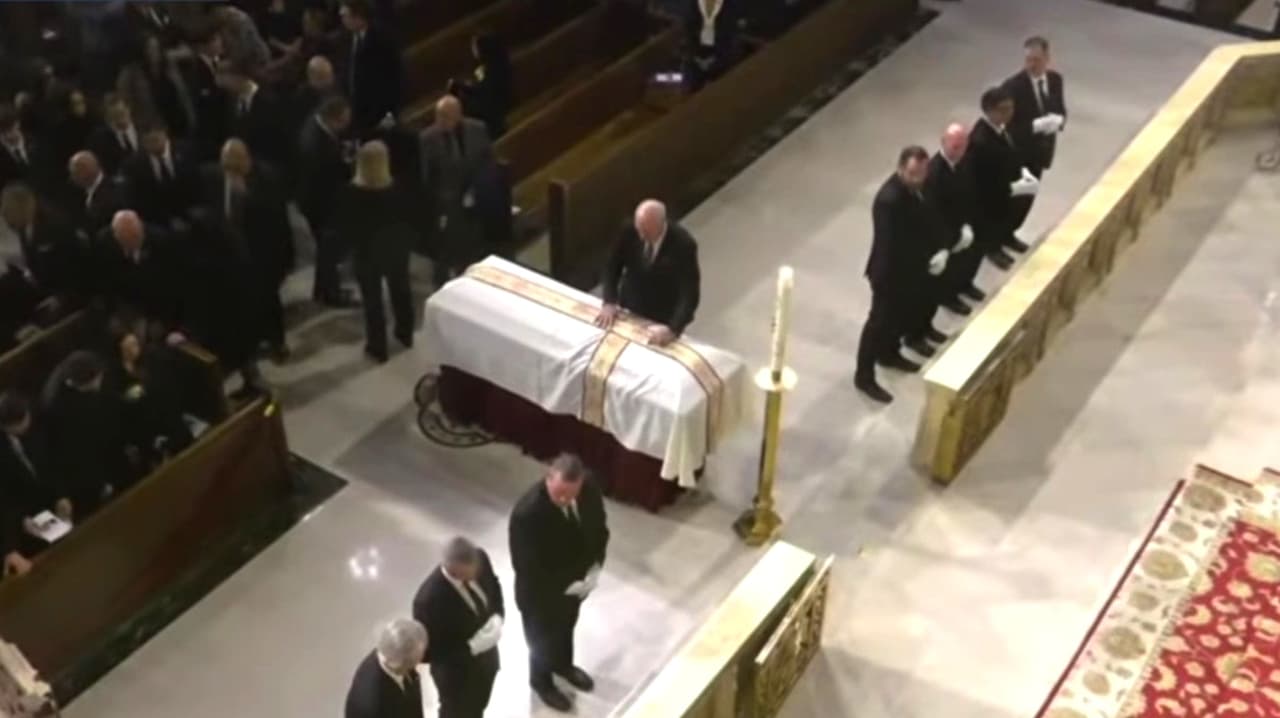 Despiden a la leyenda de la salsa Willie Colón en la Catedral de San Patricio