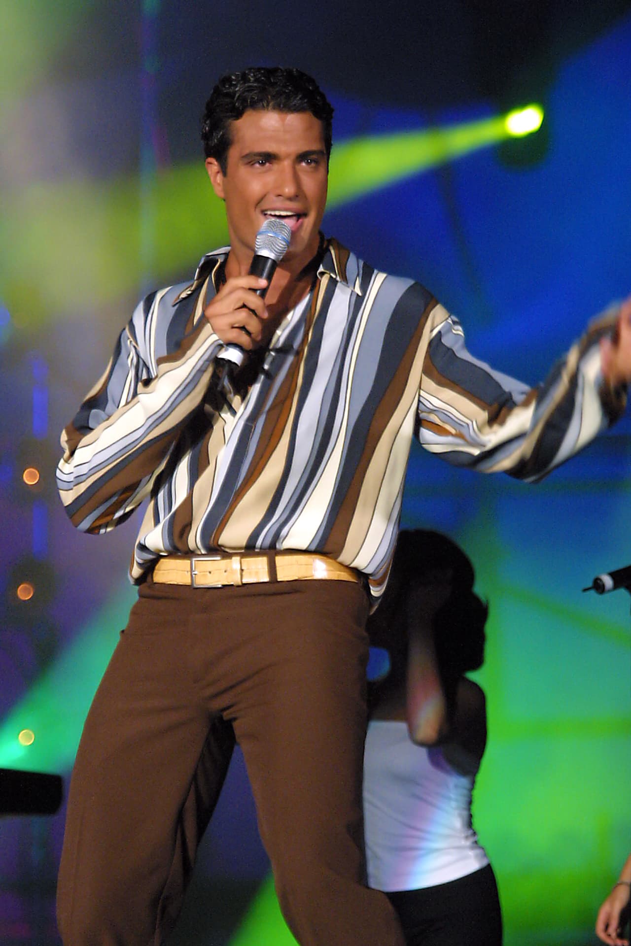 Al principio de su carrera, Jaime Camil también incursionó como cantante. En 2001 lanzó su disco 'Una vez más', tenía 28 años en aquella época.