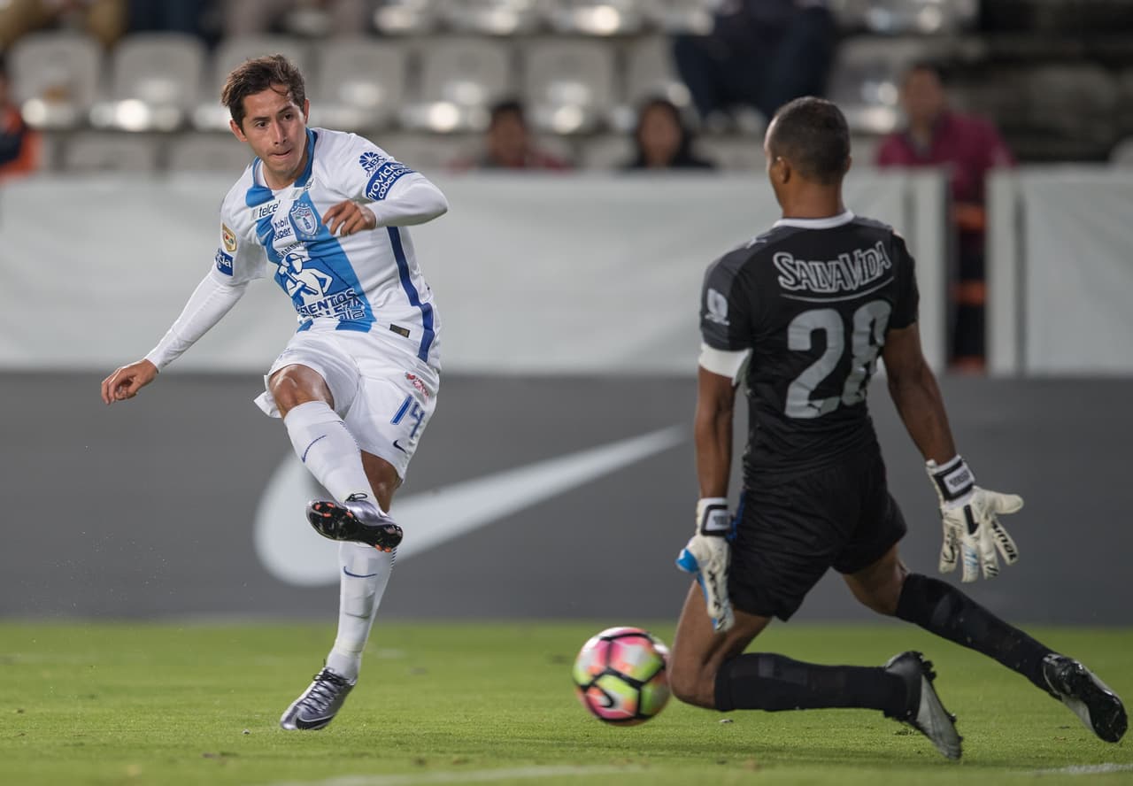 El volante Steven Almeida debutó con Pachuca a los 16 años 7 meses, el jugador de los Tuzos nunca le llenó el ojo a Diego Alonso. Por lo que probó suerte con León y ahora se desempeña con el Everton de Viña del Mar en Chile.