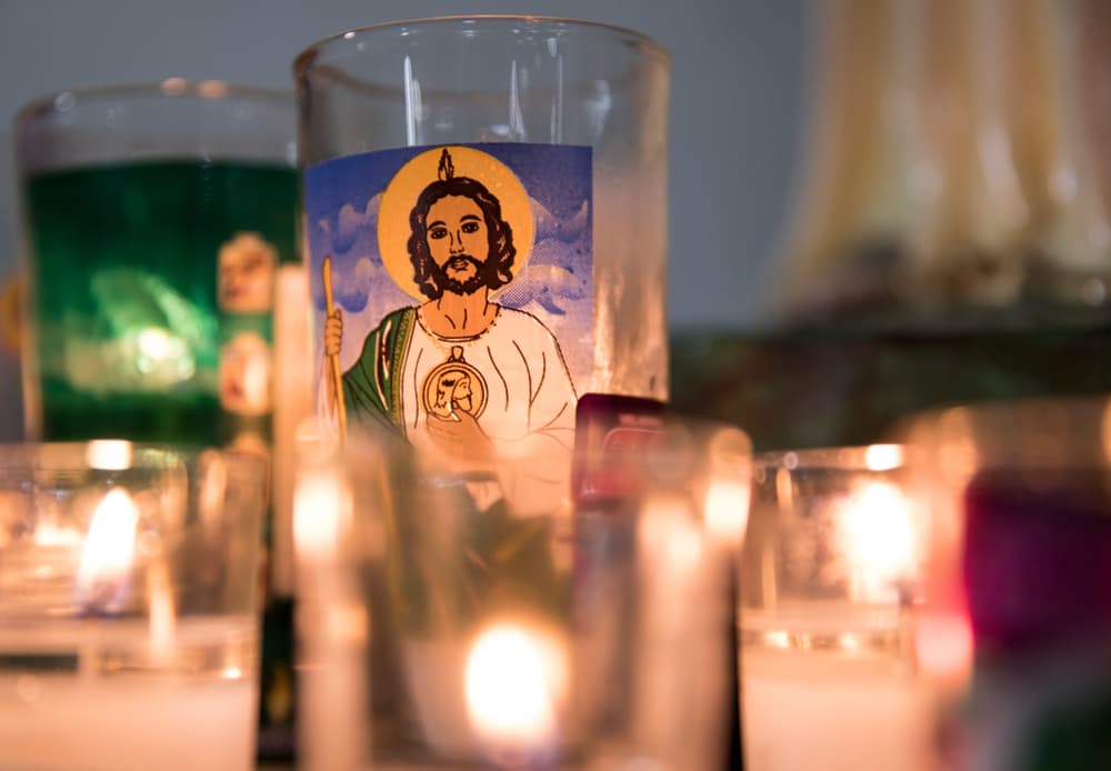 Pero la devoción por San Judas Tadeo también se vive en otros estados mexicanos como Michoacán, Estado de México, Puebla, Querétaro, Chihuahua, Zacatecas o Baja California, en donde también se reúnen sus fieles este día para aprovechar y pedirle sus favores.