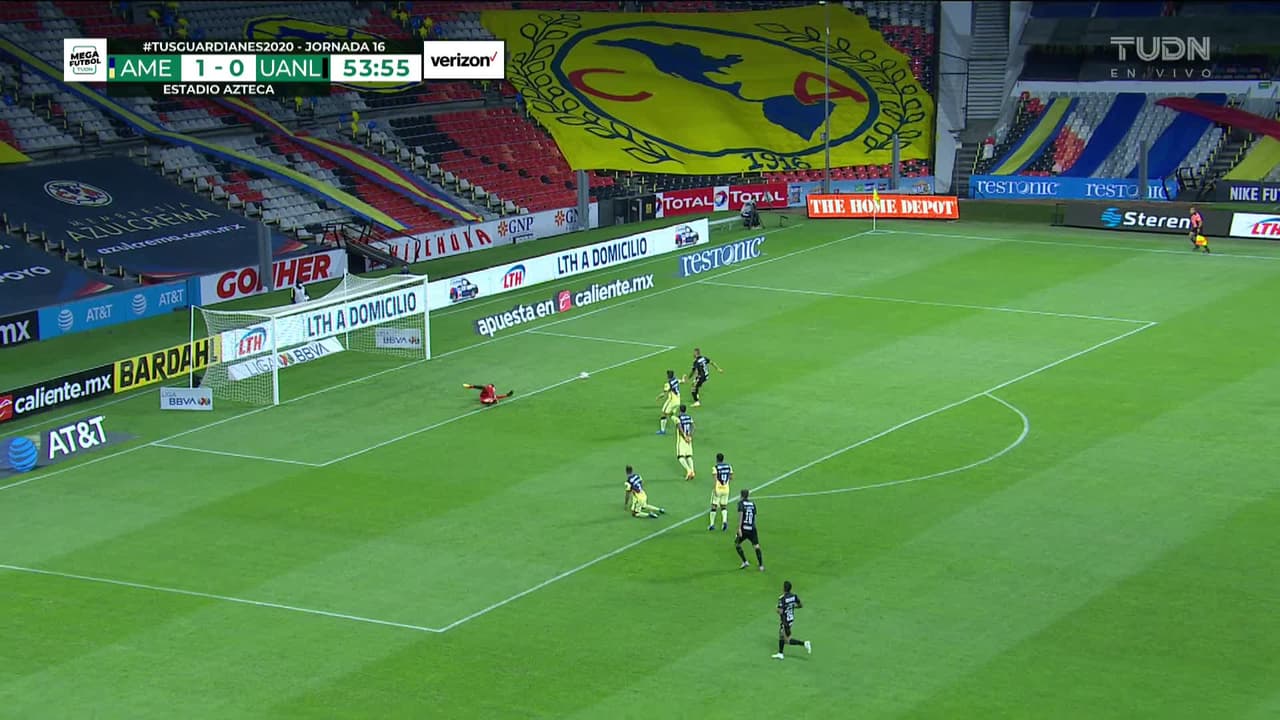 ¡TIRO ATAJADO! disparo por André-Pierre Gignac.