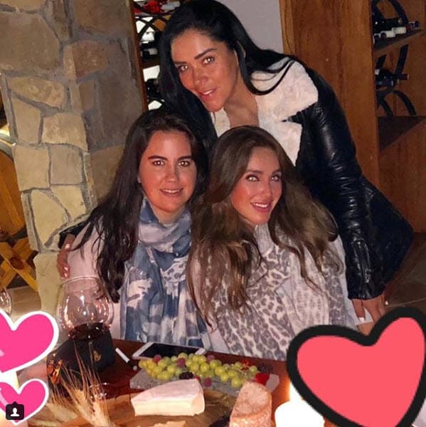 La cantante también estuvo muy consentida por sus amigas más cercanas: "¡Las amo tanto! Siempre, siempre así", se puede leer en Instagram.
